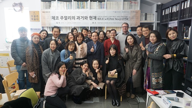 단체사진.jpg