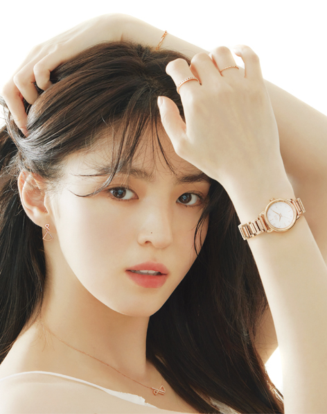 한소희스톤헨지392.jpg