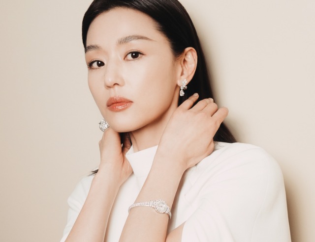 전지현연출컷490.jpg